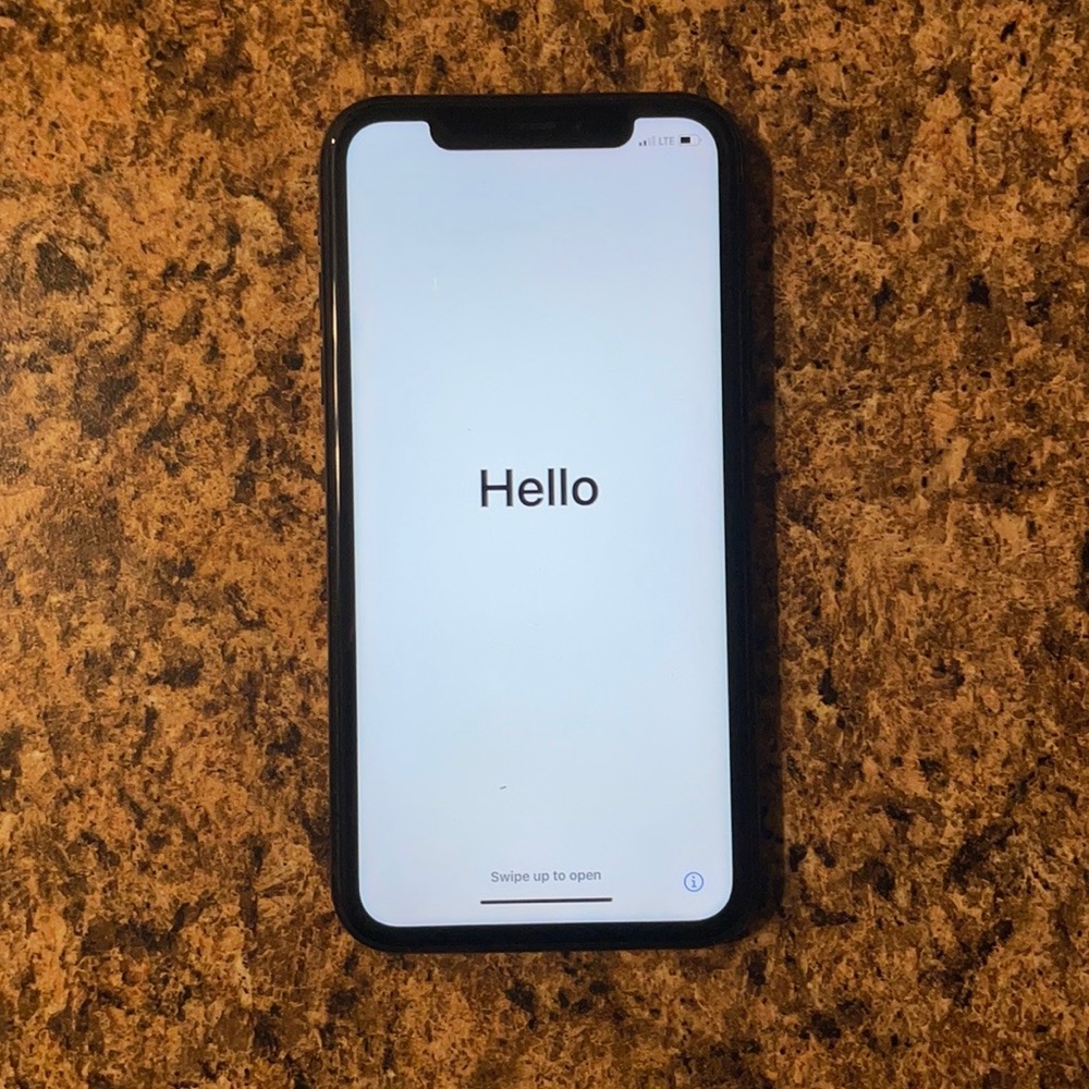 USED and DAMAGED IPhone XR + Apple AirPods